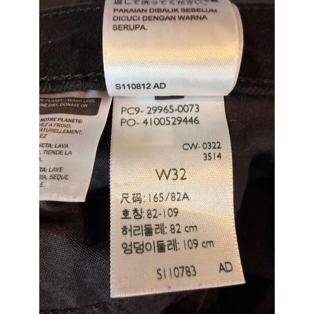Women's Levi's Black Mid Length‎ Jean Shorts Sz 32 Y2K Basics Normcore Cool Girl